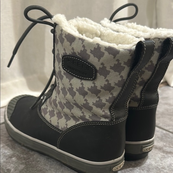 Winter Boots - Picture 4 of 7